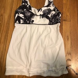 Lululemon cream & black printed bungee tank. Sz 6.